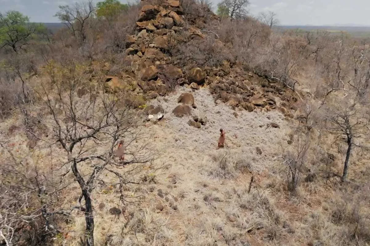 Paisagem rochosa da Savana Negra mostrada em Largados e Pelados Brasil 4