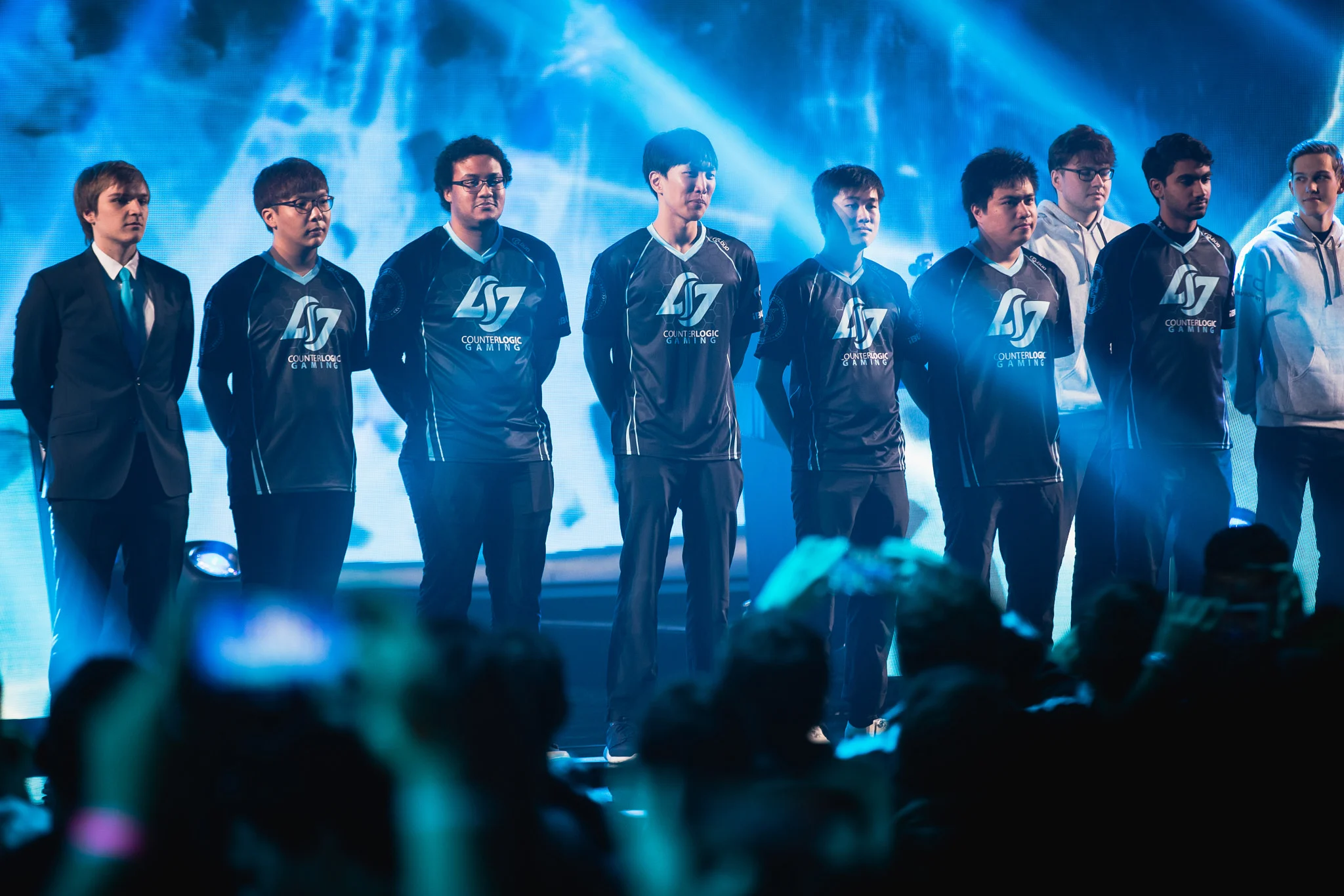 Jogadores da CLG no palco do Mundial de League of Legends de 2015