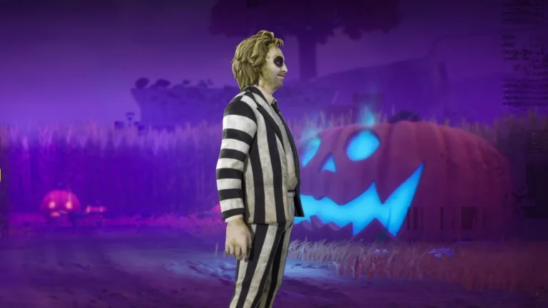 Beetlejuice com terno listrado preto e branco diante de uma abóbora iluminada na loja oficial do Fortnite