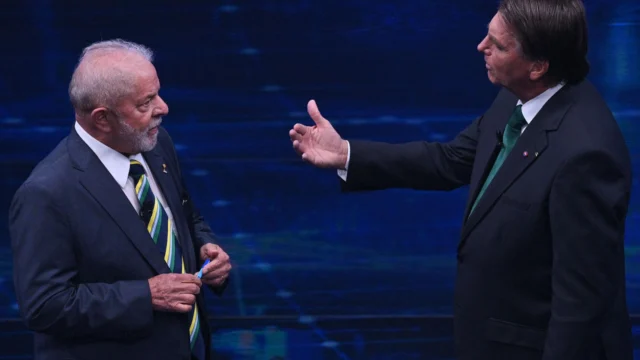 Antes do encontro com Flávio Bolsonaro em 2026, veja o que marcou o debate de 16 de outubro de 2022, com pandemia, Petrobras e corrupção.