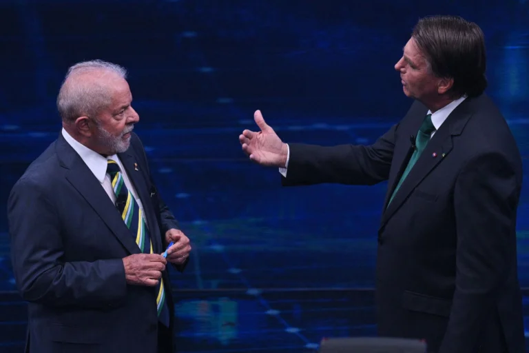 Antes do encontro com Flávio Bolsonaro em 2026, veja o que marcou o debate de 16 de outubro de 2022, com pandemia, Petrobras e corrupção.