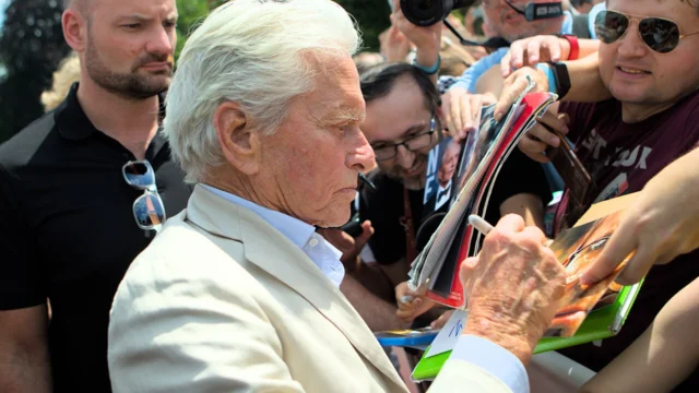 Michael Douglas durante festival de cinema em 2025