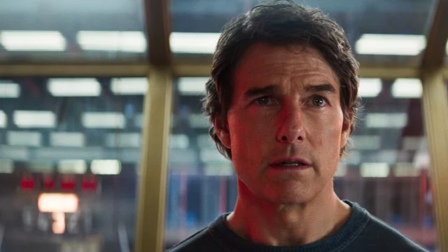 Tom Cruise como Ethan Hunt em imagem promocional de Missão: Impossível – O Acerto Final.