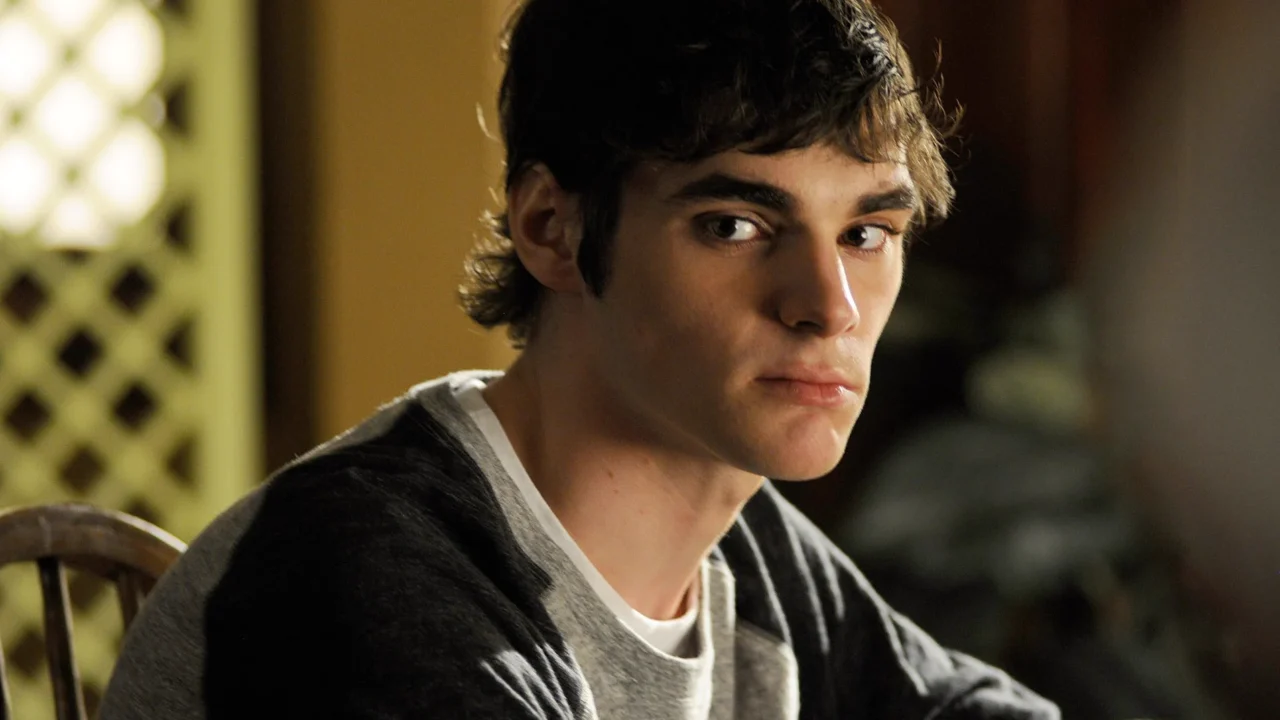 morre rj mitte ator que interpretou filho de walter white 3