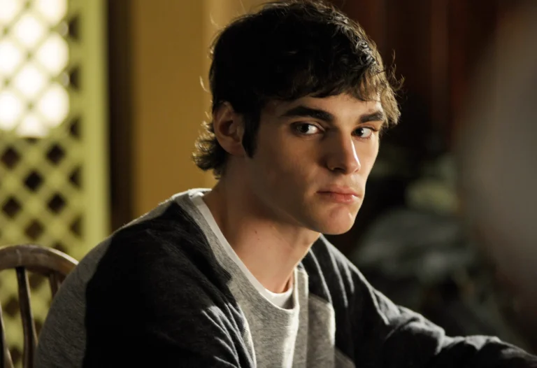 morre rj mitte ator que interpretou filho de walter white 3
