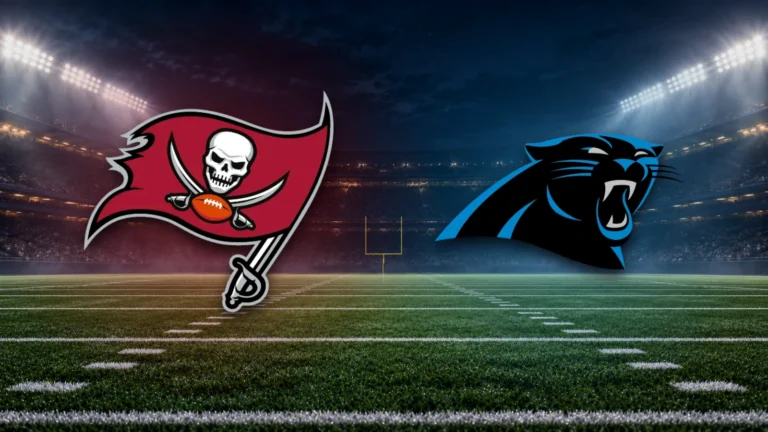 Emblemas oficiais de Buccaneers e Panthers sobre fundo ilustrativo de estádio de futebol americano.