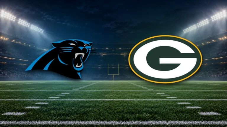 Emblemas oficiais de Panthers e Packers sobre fundo ilustrativo de estádio de futebol americano.