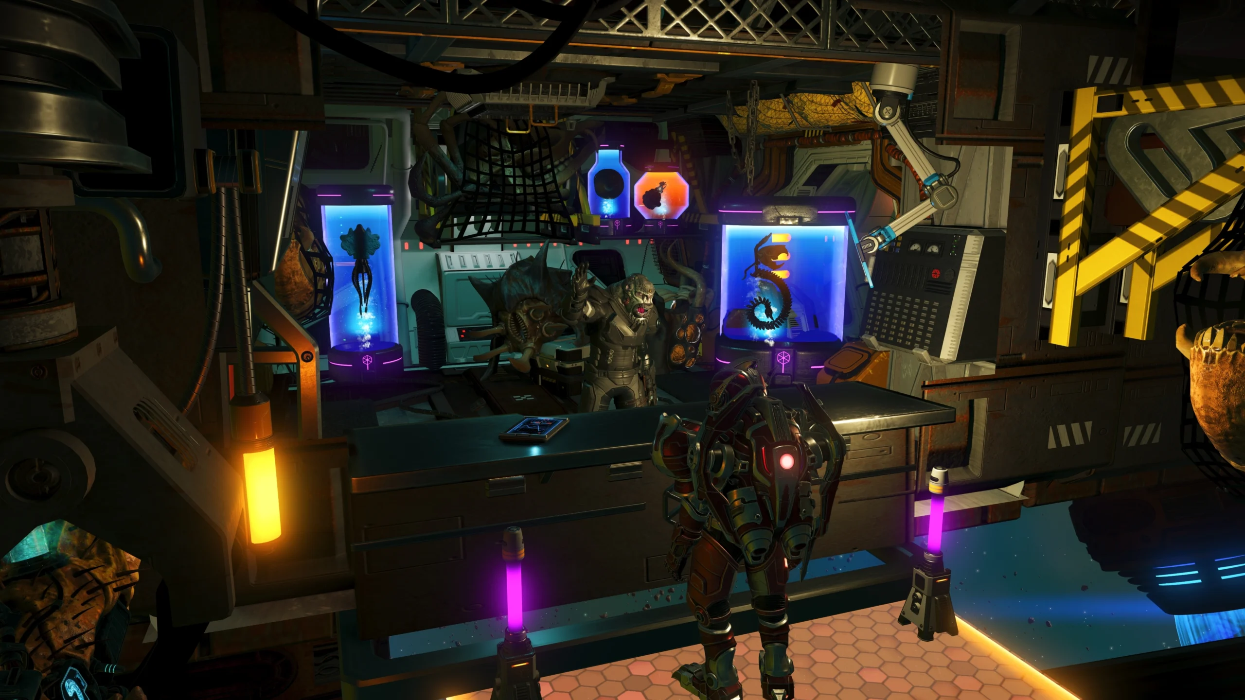 Explorador diante de comerciante misterioso e recipientes com organismos estranhos em No Man's Sky Forsaken