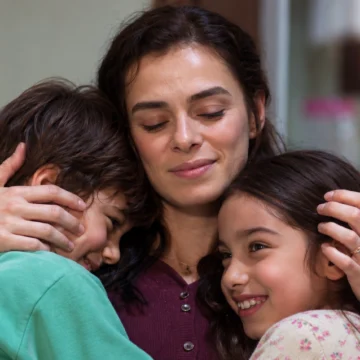 8 novelas turcas em que uma mãe enfrenta tudo para proteger os filhos