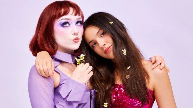 Olivia Rodrigo e Chappell Roan se unem em remix de “Expectations” com clipe