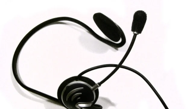 Headset com microfone de haste