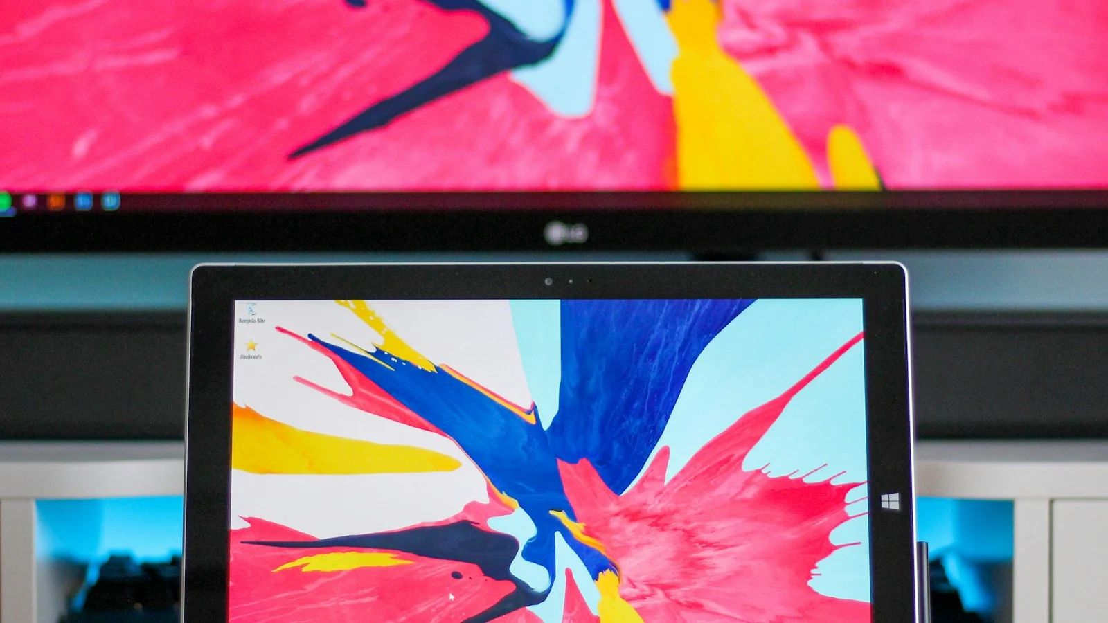 Notebook Windows Surface ligado, ilustrando o cancelamento de um desligamento programado