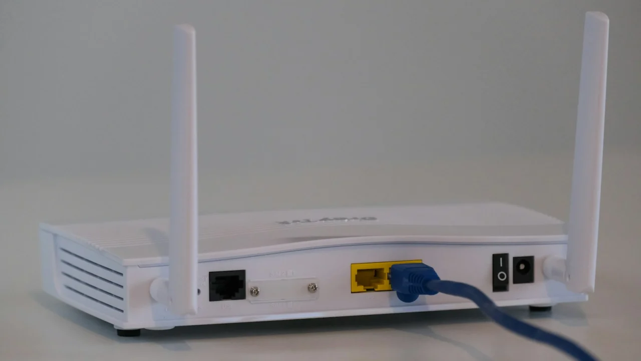 Wi-Fi 7 ou cabo Ethernet para jogos: vale trocar o roteador?