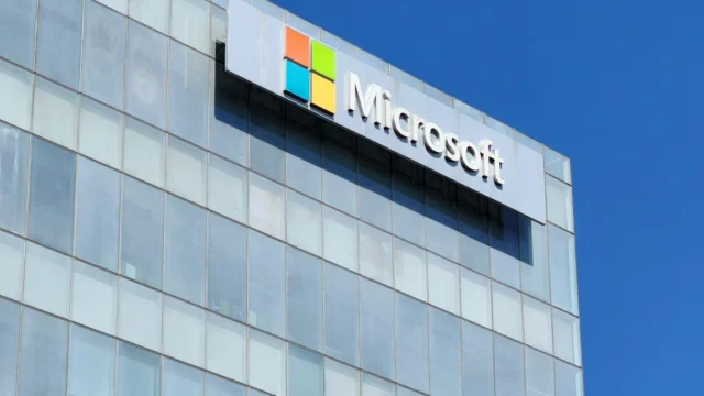 Microsoft oferece saída voluntária a 60 mil funcionários; Xbox e Copilot na lista