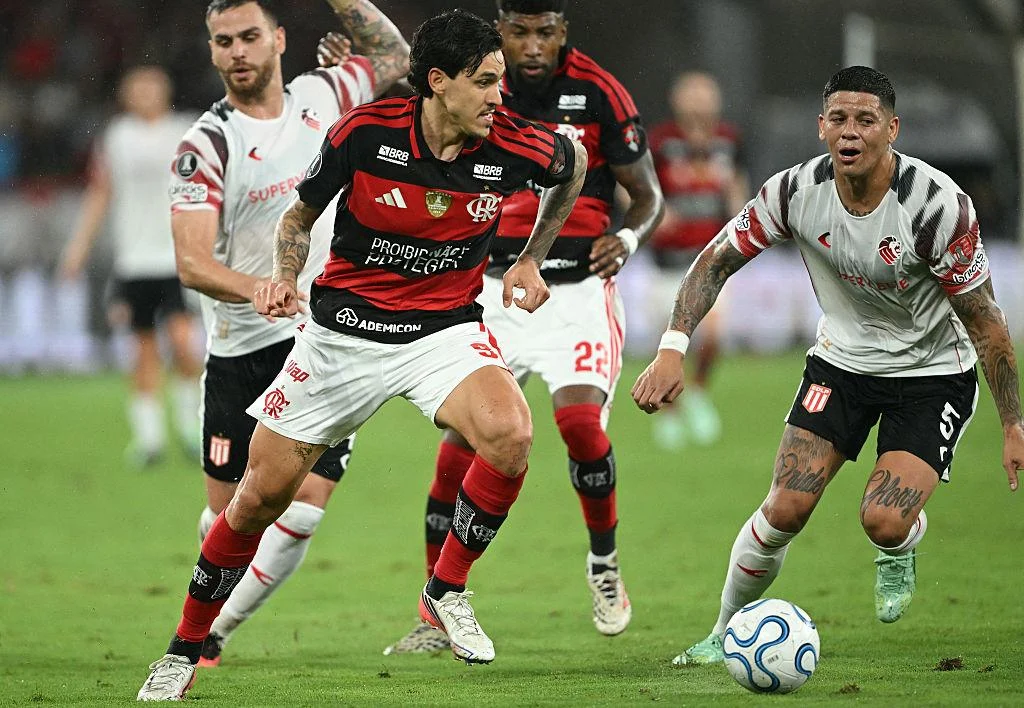 O Flamengo apresentou um novo pedido ao Tribunal Arbitral do Esporte (CAS/TAS) para tentar impedir que a Conmebol venda os ingressos reservados às torcidas de Palmeiras e Estudiantes para a final da Libertadores 2026.