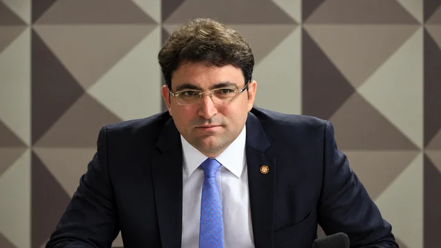 Willer Tomaz de Souza é um advogado e empresário de Brasília que passou a ocupar o noticiário nacional por uma investigação da Polícia Federal envolvendo casas de apostas, movimentações financeiras e empresas no exterior.