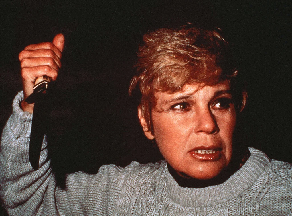 Betsy Palmer como Pamela Voorhees no primeiro filme Sexta-Feira 13