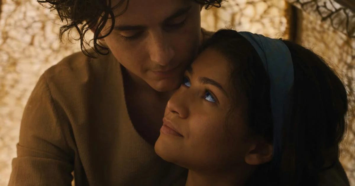 Paul Atreides, interpretado por Timothée Chalamet, ao lado de Chani, vivida por Zendaya, em cena de Duna Parte Três