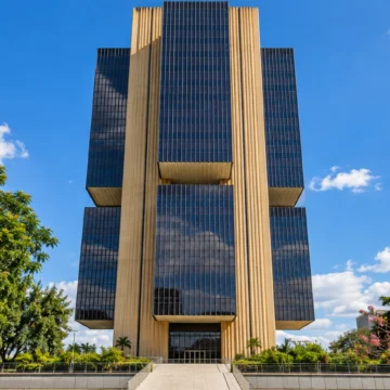 Selic a 13,75%: quanto rendem R$ 1.000 na poupança, no CDB e no Tesouro Selic