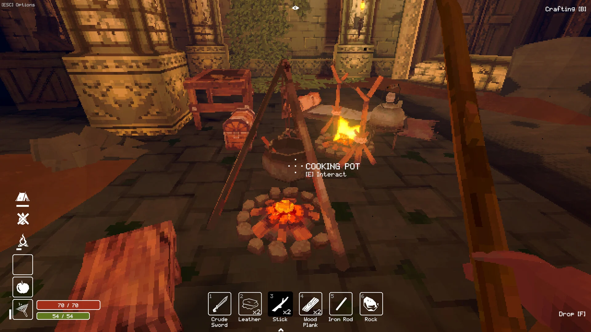 Panela suspensa sobre uma fogueira em um acampamento de Deep Dish Dungeon, com bancadas e materiais ao redor