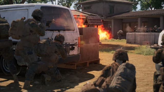 Soldados equipados com armamento militar avançam e utilizam cobertura durante confronto em Squad