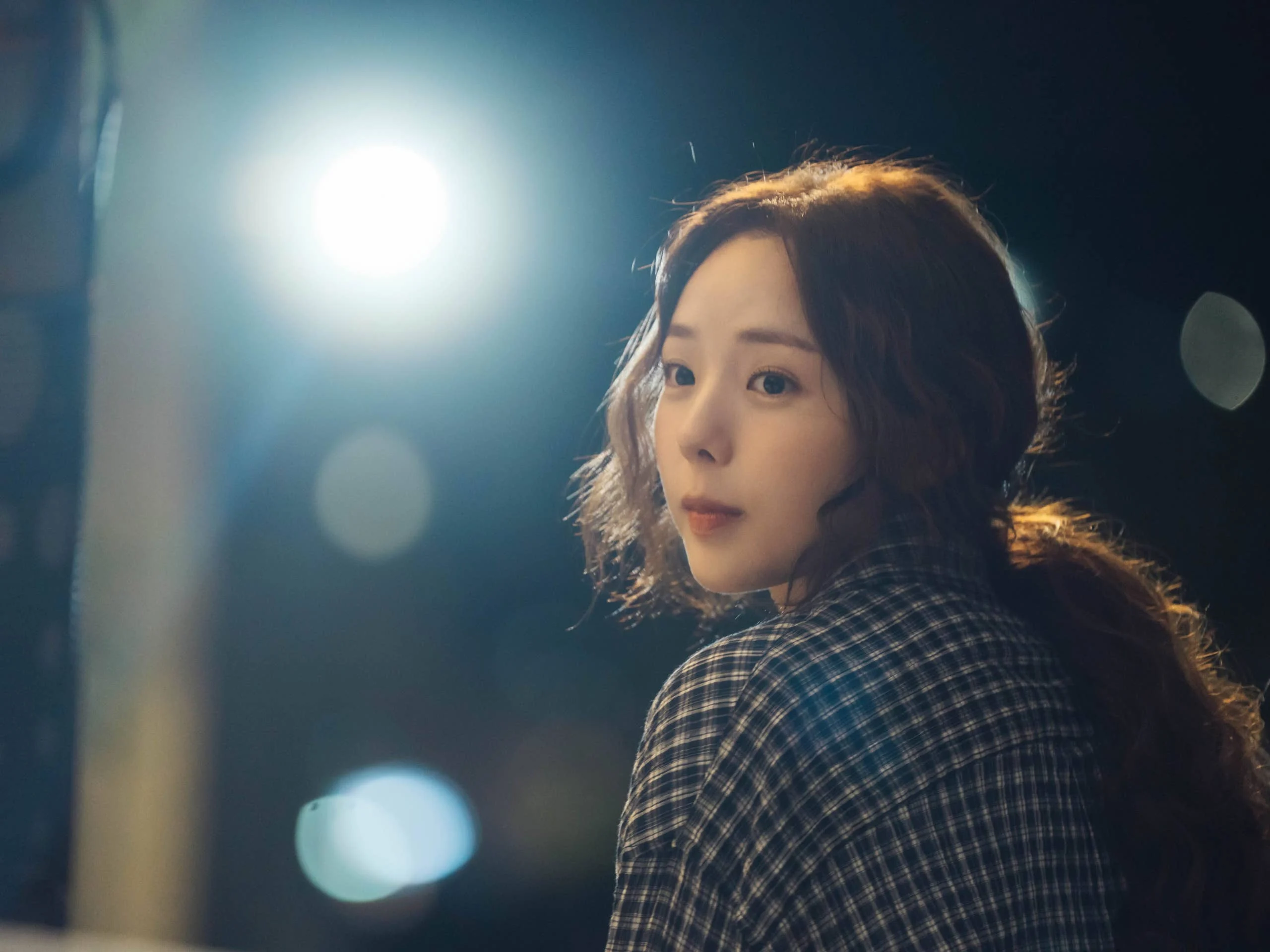 Chae Soo-bin como a roteirista Na Bo-bae em imagem da série Um Choque de Amor