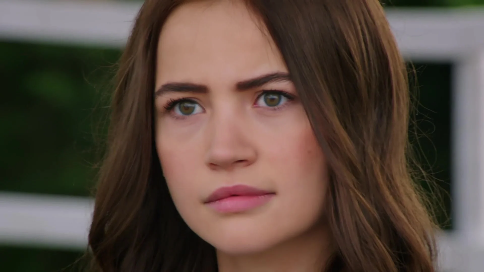 Yağmur Yüksel como Dilan em cena de Flores de Sangue