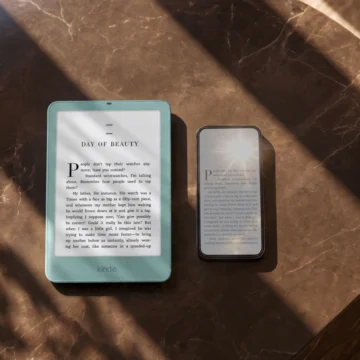 Novo Kindle custa R$ 899; o que os R$ 250 extras do Paperwhite oferecem?