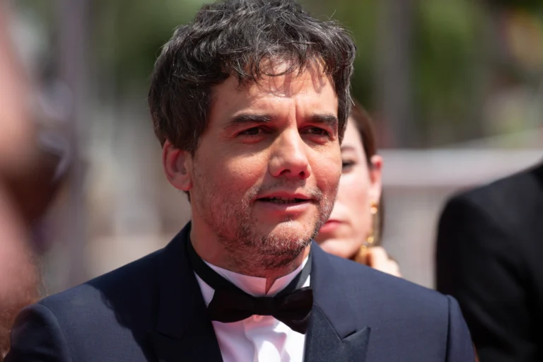 De Narcos a Star Wars, veja os papéis de Wagner Moura em cinco séries disponíveis no Brasil; JK também pode ser vista no Globoplay.