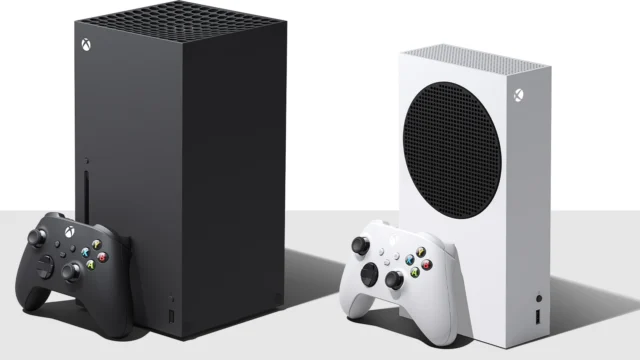 Xbox Series X e Xbox Series S com controles oficiais
